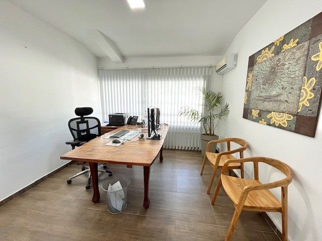 Bureau Orphelinat - 94.4 m² - 250 000 XPF/mois