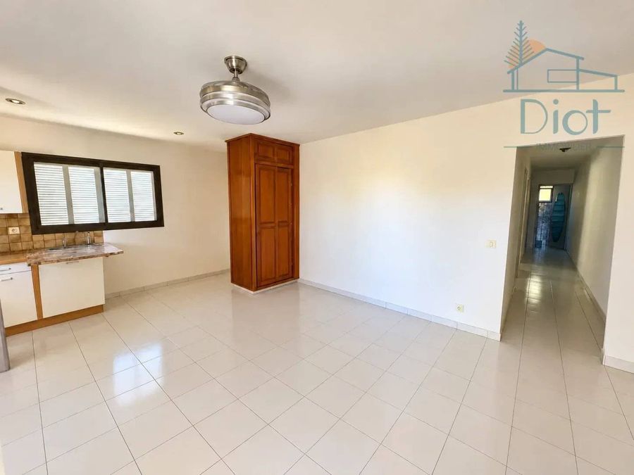 Appartement 3 pièces 80 m², Yahoué — 130 000 CFP