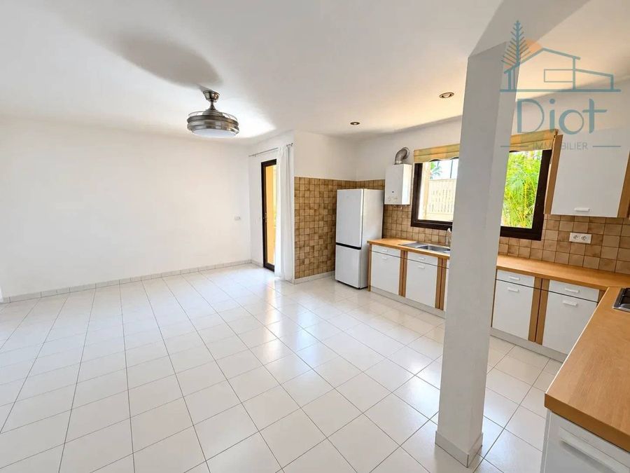 Appartement 3 pièces 80 m², Yahoué — 130 000 CFP — photo 2