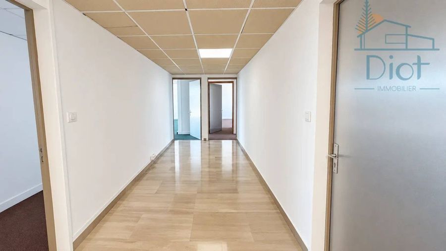 Bureau 5 pièces 143 m², Centre-Ville — 143 000 CFP — photo 4