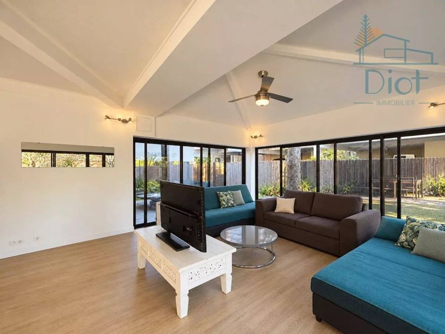 Maison 8 pièces 250 m², Baie des Citrons — 85 000 CFP — photo 4