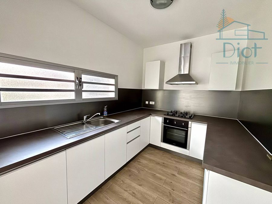 Appartement 4 pièces 100 m², Portes de Fer — 130 000 CFP charges comprises — photo 2