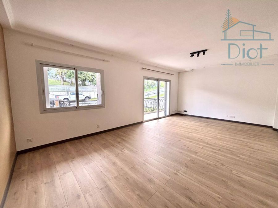 Appartement 4 pièces 100 m², Portes de Fer — 130 000 CFP charges comprises — photo 4