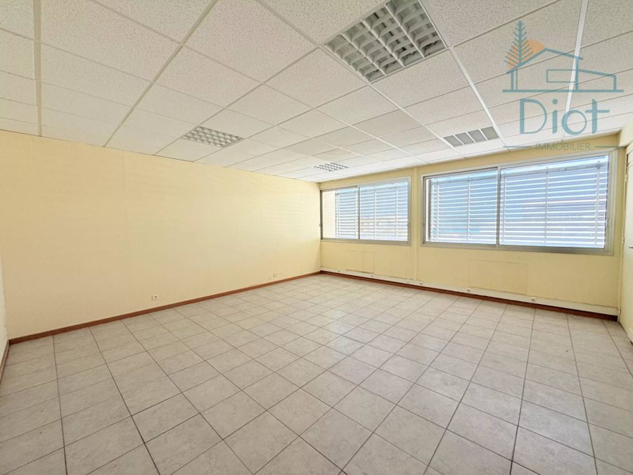 Bureau 1 pièce 35 m², Centre-Ville — 32 000 CFP charges comprises — photo 2