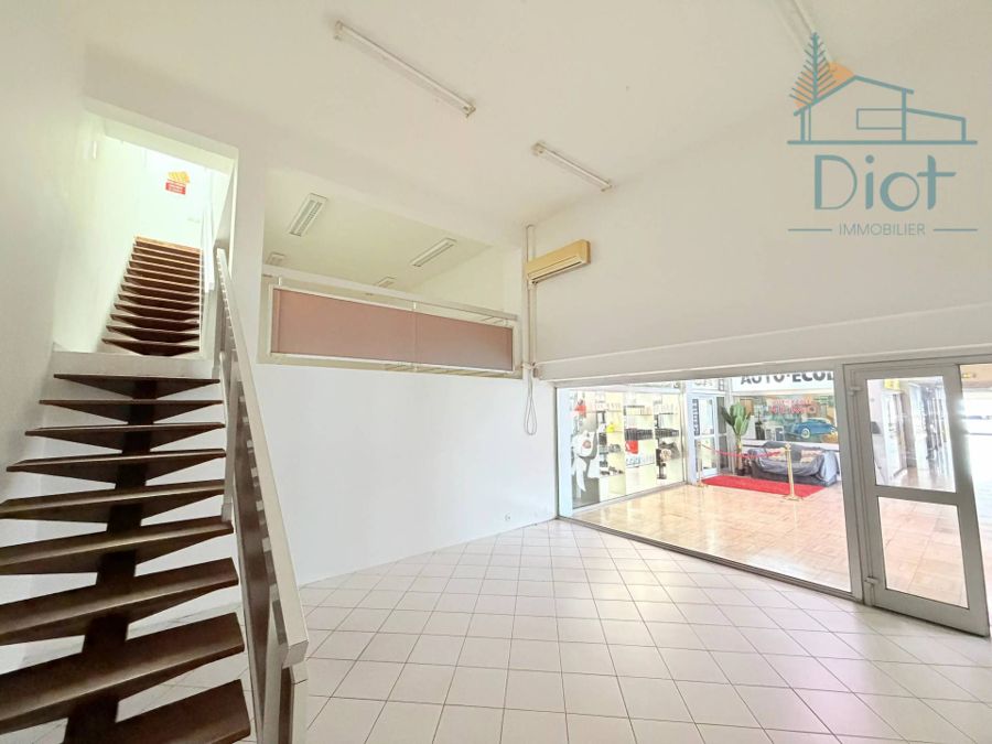 Local commercial 2 pièces 26 m², Centre-Ville — 62 000 CFP charges comprises — photo 3