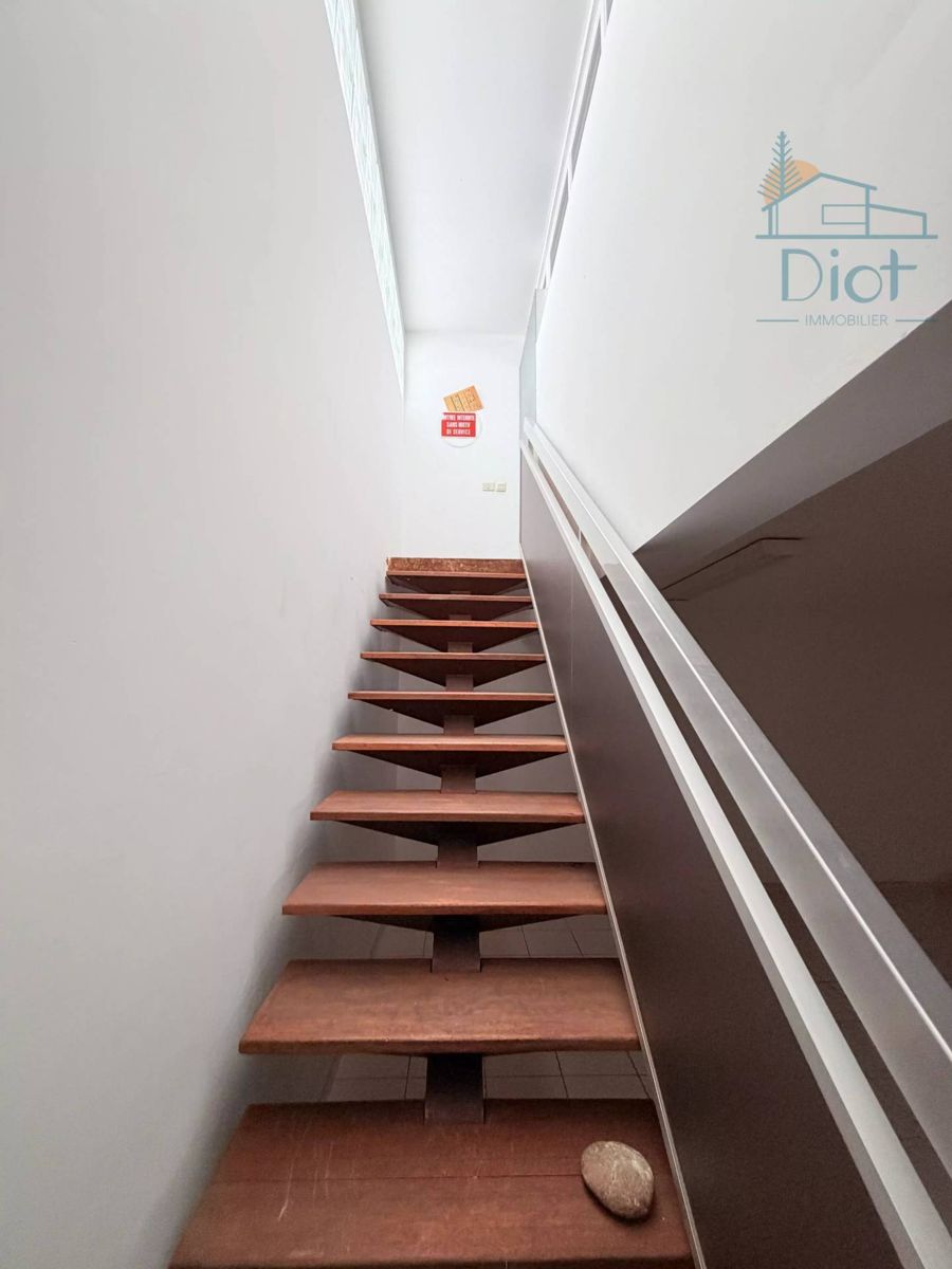 Local commercial 2 pièces 26 m², Centre-Ville — 62 000 CFP charges comprises — photo 4