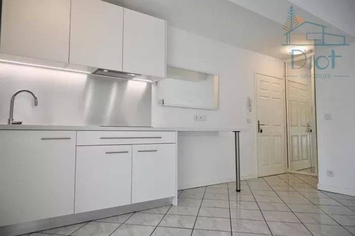 Appartement 1 pièce 35 m², Ouémo — 78 000 CFP charges comprises — photo 3
