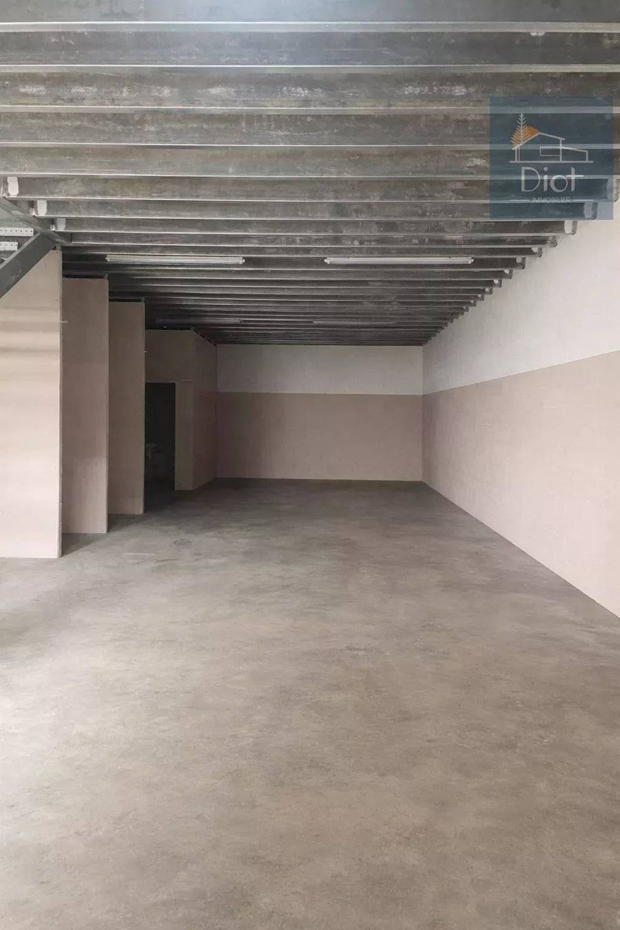 Entrepôt 85 m², Ducos — 132 500 CFP — photo 2
