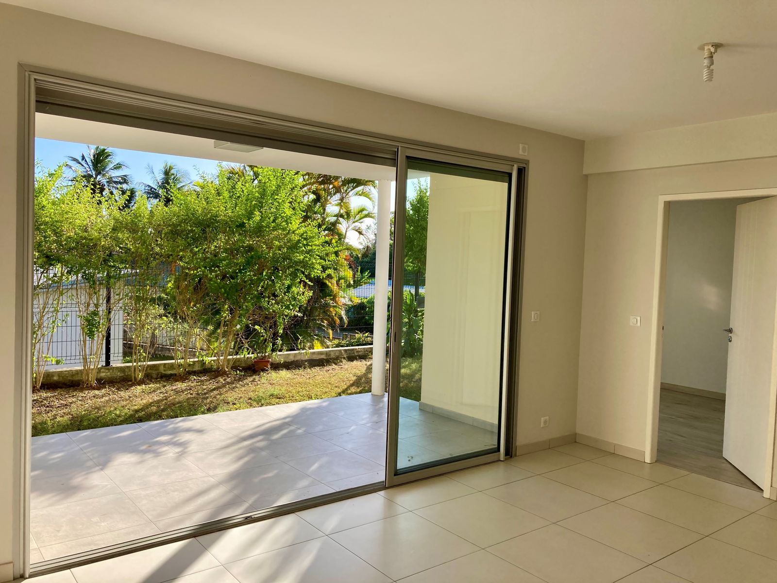 F2 PK6 - 45.16 m² - 89 500 XPF/mois